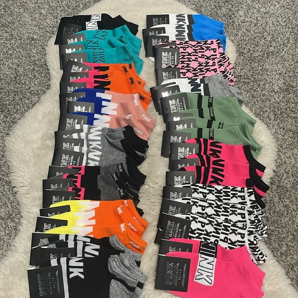 ✨NWT 5/ $30 Pink Victoria Secret Socks✨ - Picture 3 of 6